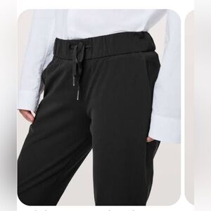 lululemon on the fly 28” Black pants 4